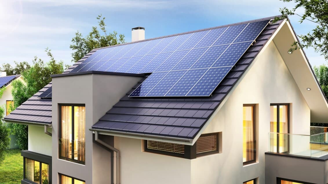 Solaranlage Stromsparen Haus (Bild: iStock / sl-f)